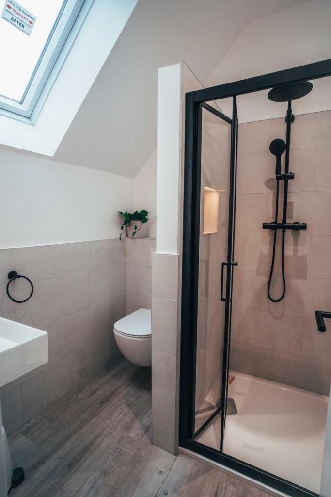 The Loft Studio Apartment - Above Detached New Build Garage Llanymynech 外观 照片